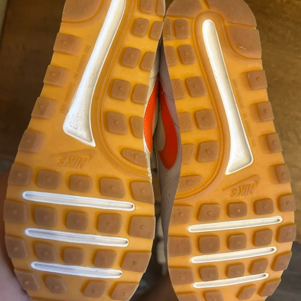 Nike Valiant Suede White Orange Trainers Sz 2Y Gym kids